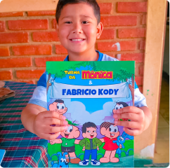 Criança com livro personalizado Fabricio Kody